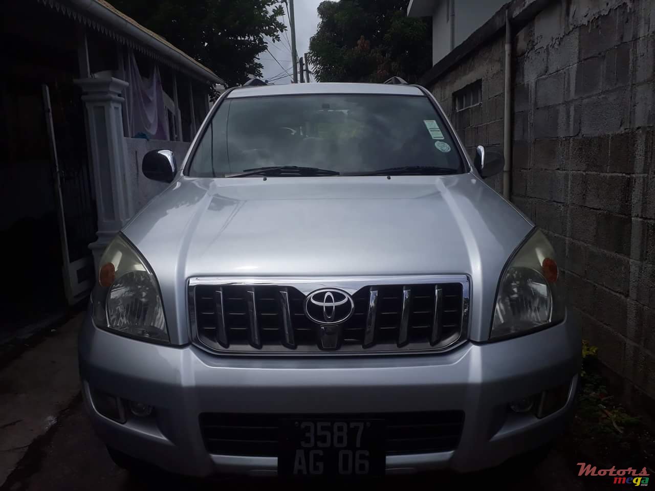 2006' Toyota Land Cruiser Prado photo #3