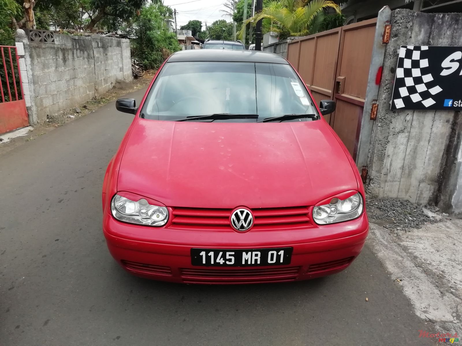 2001' Volkswagen Golf photo #4