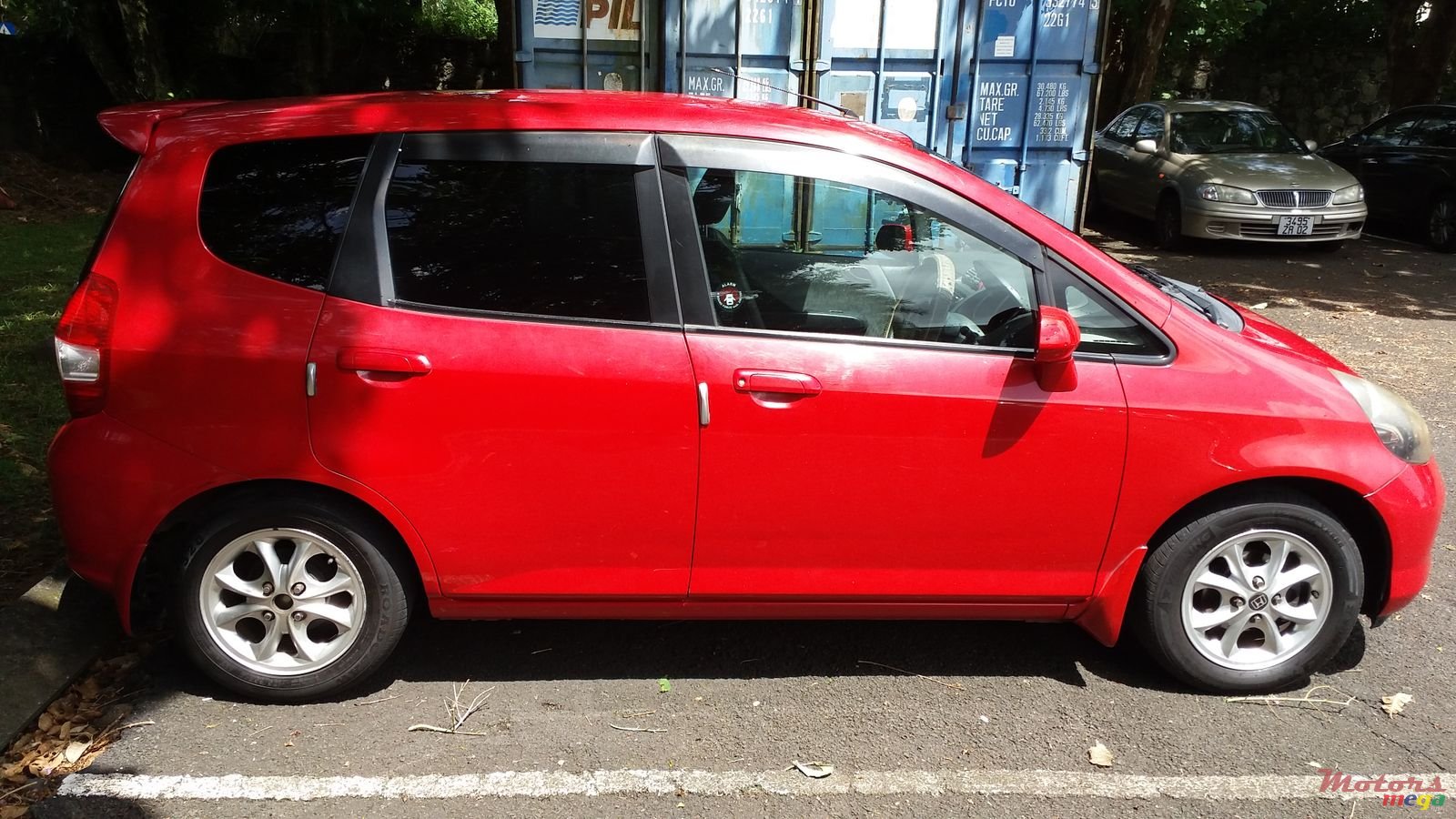 2004' Honda Fit photo #1