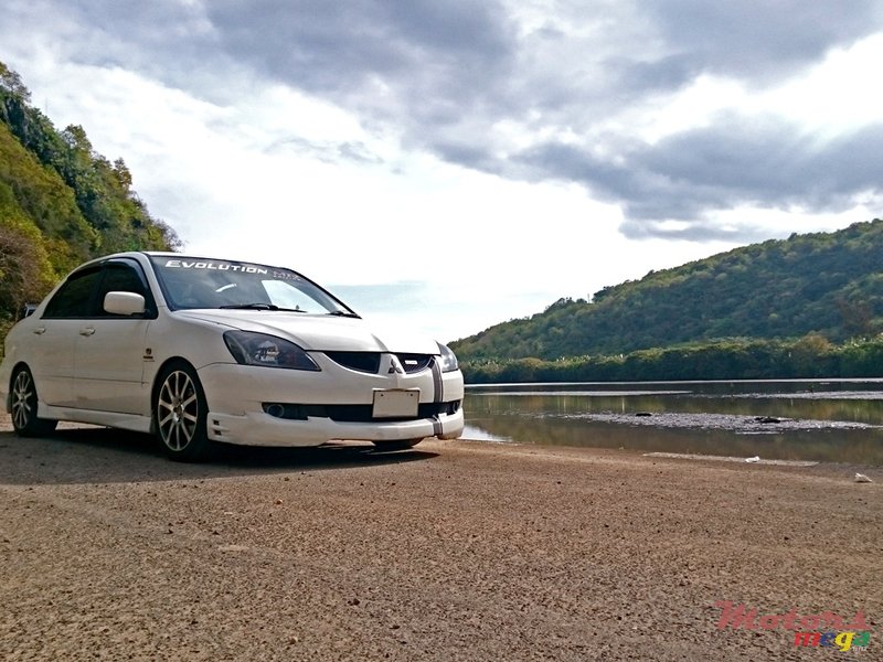 2006' Mitsubishi Lancer photo #1