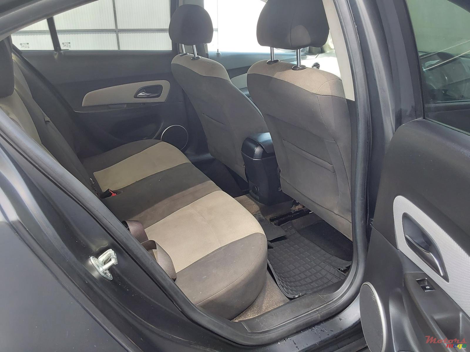 2012' Chevrolet Cruze LT photo #1