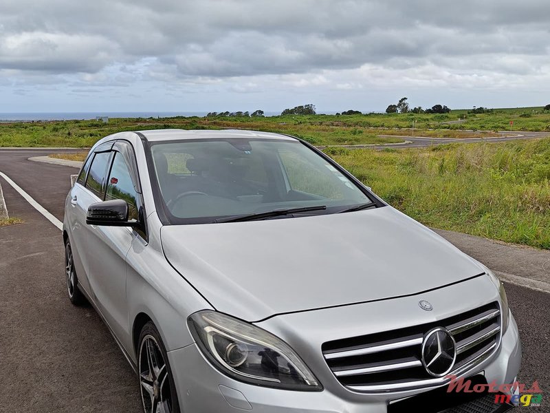 2012' Mercedes-Benz 180 photo #1