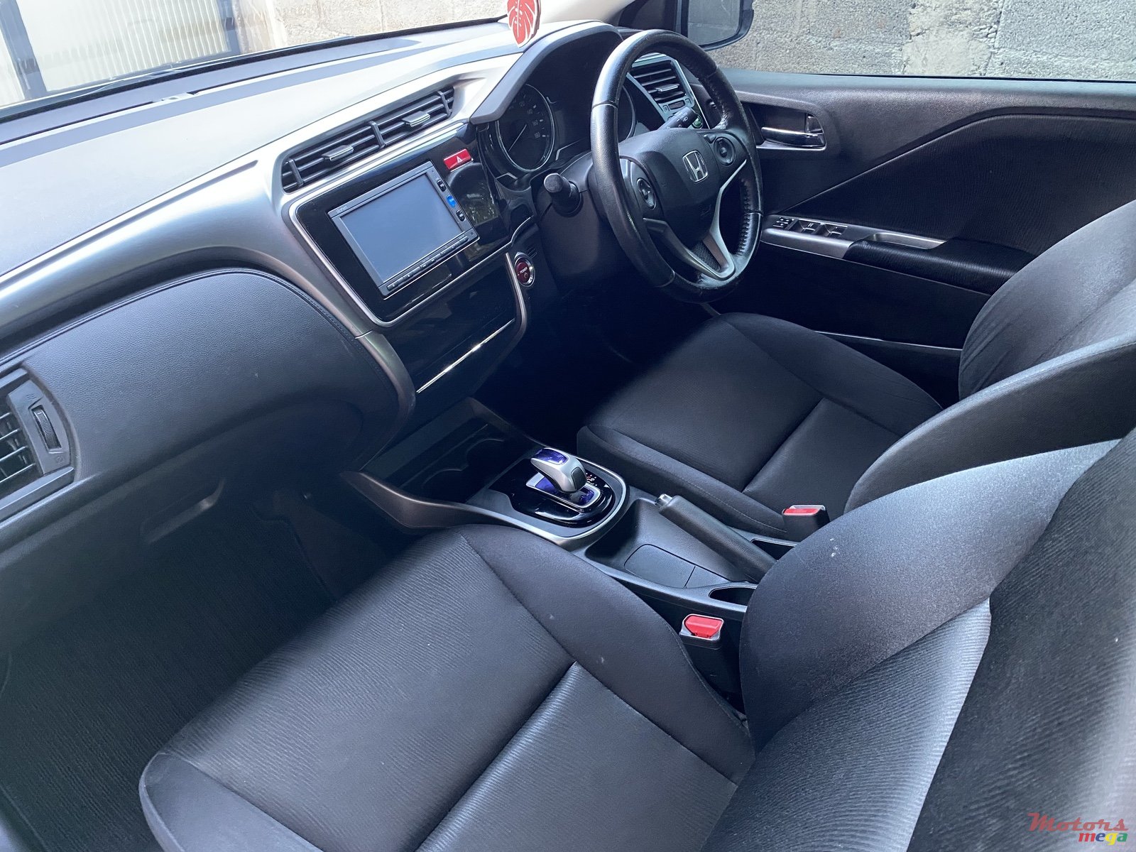 2015' Honda Grace photo #6