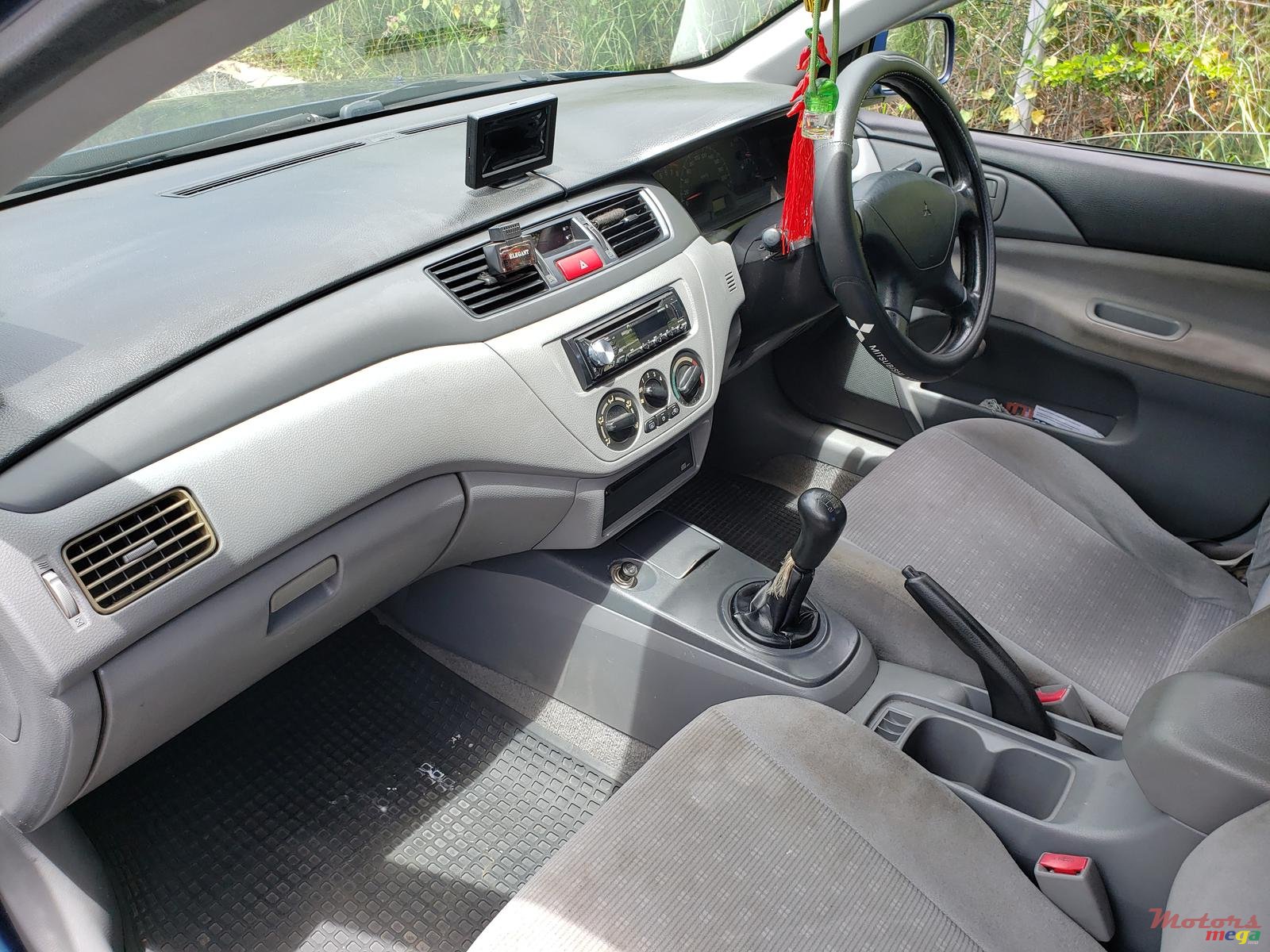 2003' Mitsubishi Lancer GLX photo #3