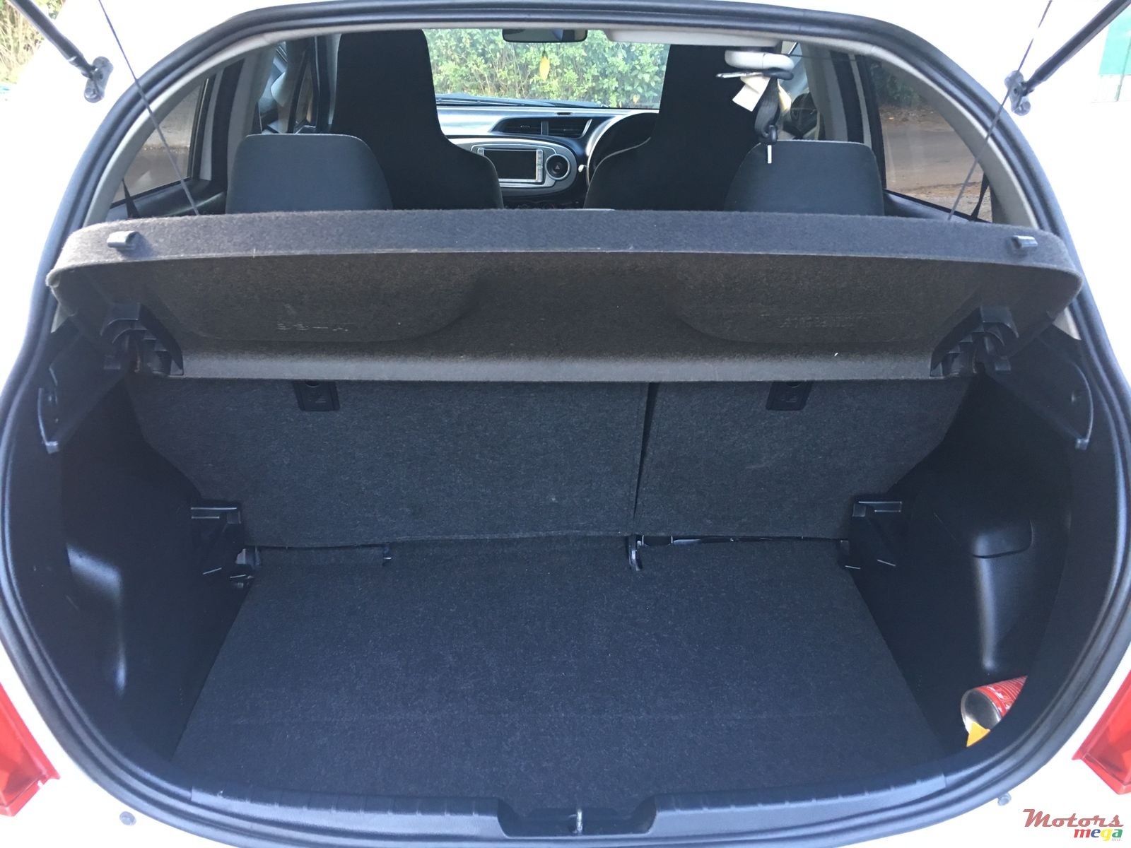 2012' Toyota Vitz photo #5