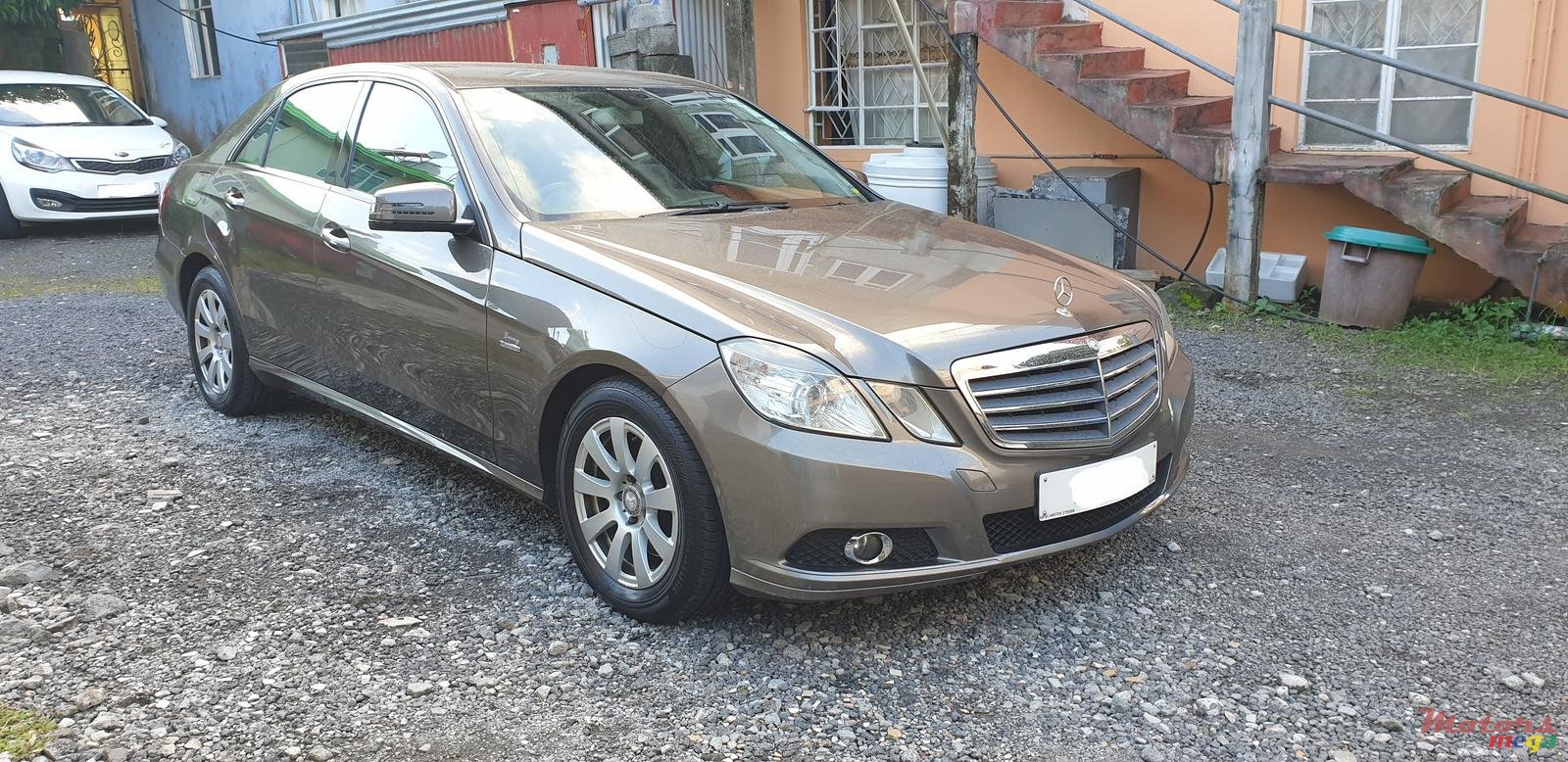 2010' Mercedes-Benz E-Class photo #1