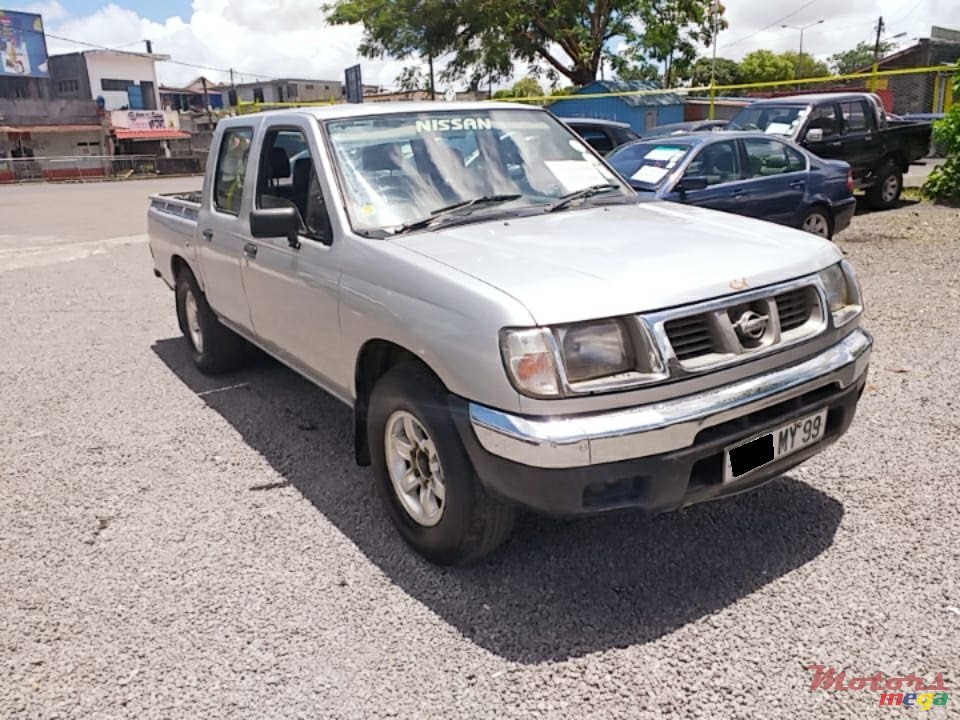 1999' Nissan Navara 4X2 photo #2