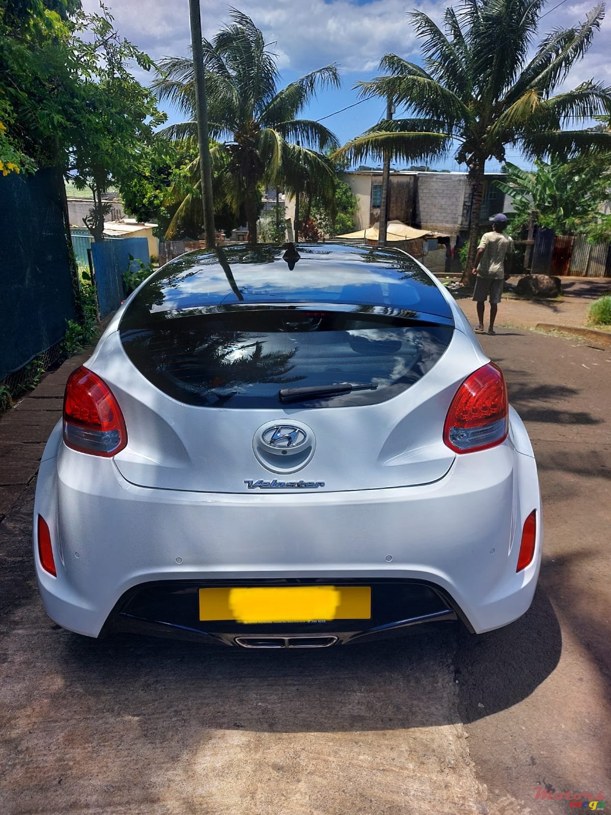 2017' Hyundai Veloster photo #4