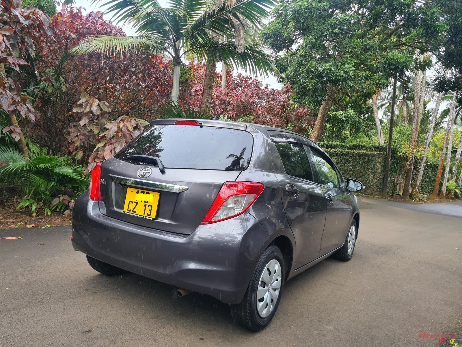 2013' Toyota Vitz 1.3 automatic photo #4