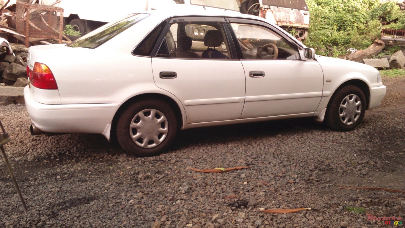 2000' Toyota Sprinter photo #2