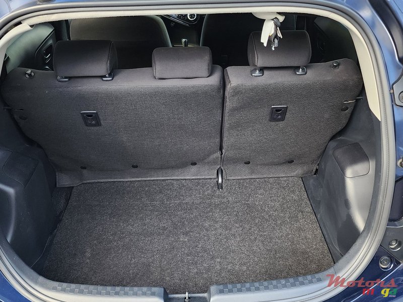 2020' Toyota Aqua photo #2