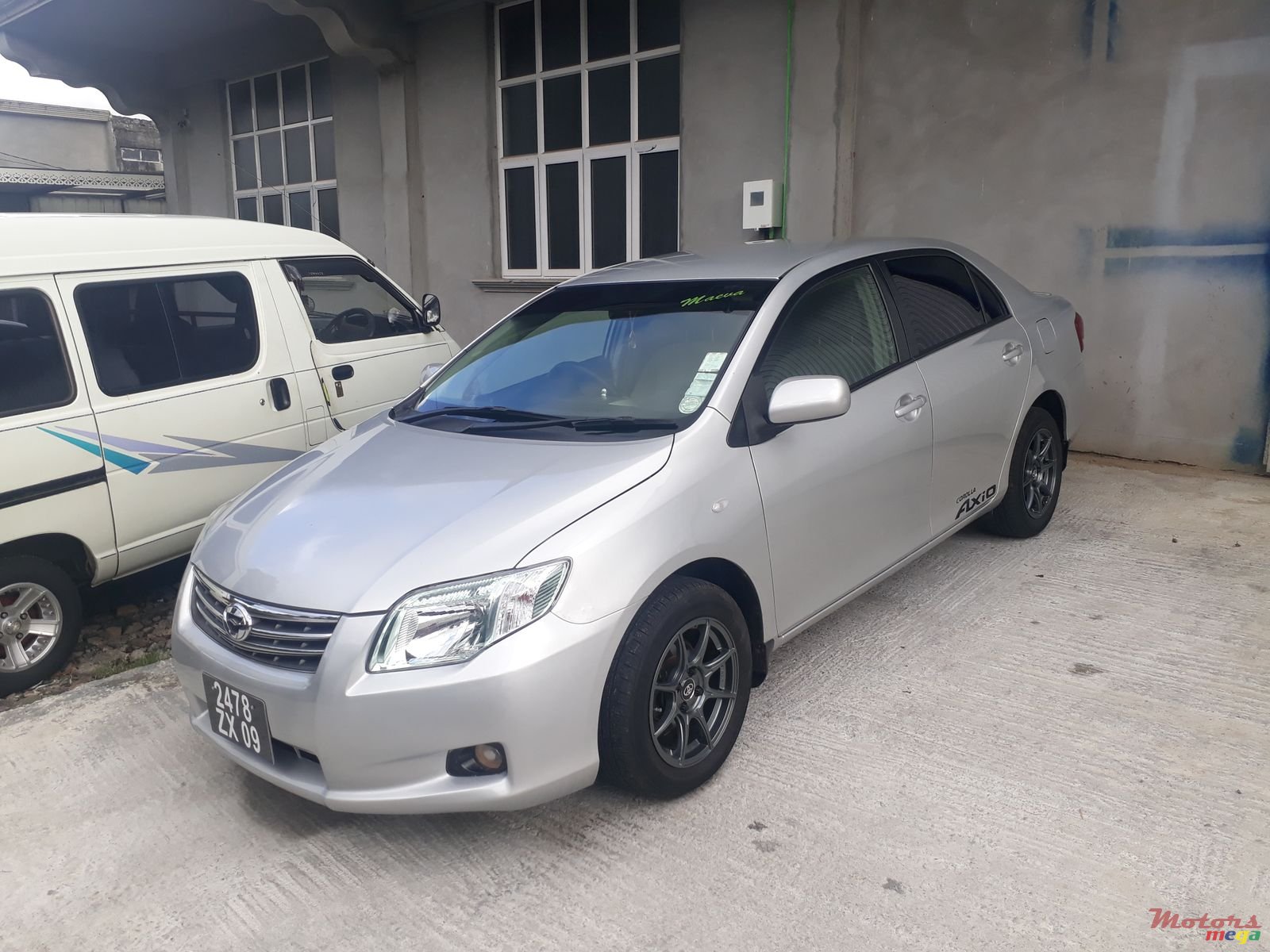 2009' Toyota Axio Private photo #1