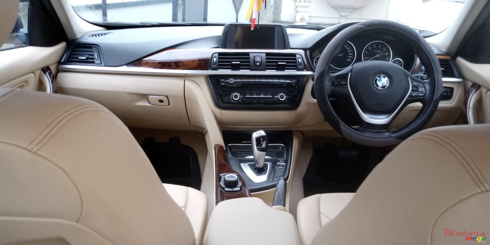 2014' BMW 3 Series Sedan photo #2