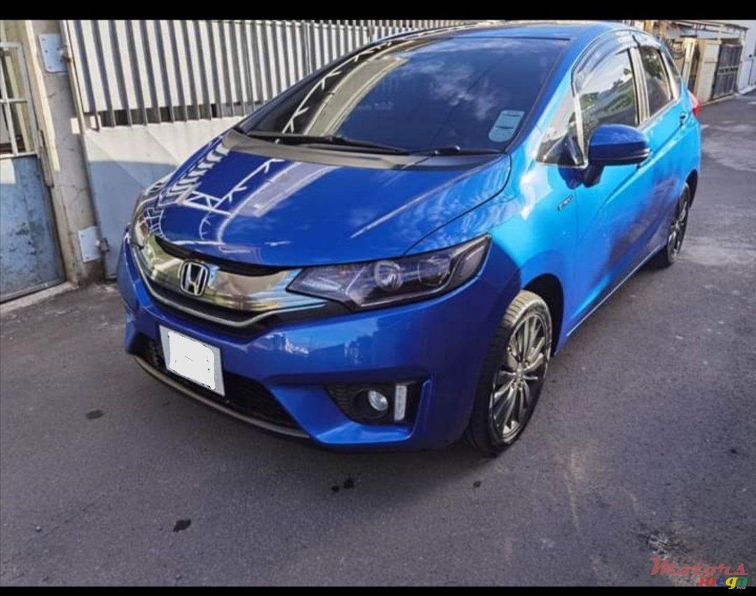 2013' Honda Fit Hybrid photo #3