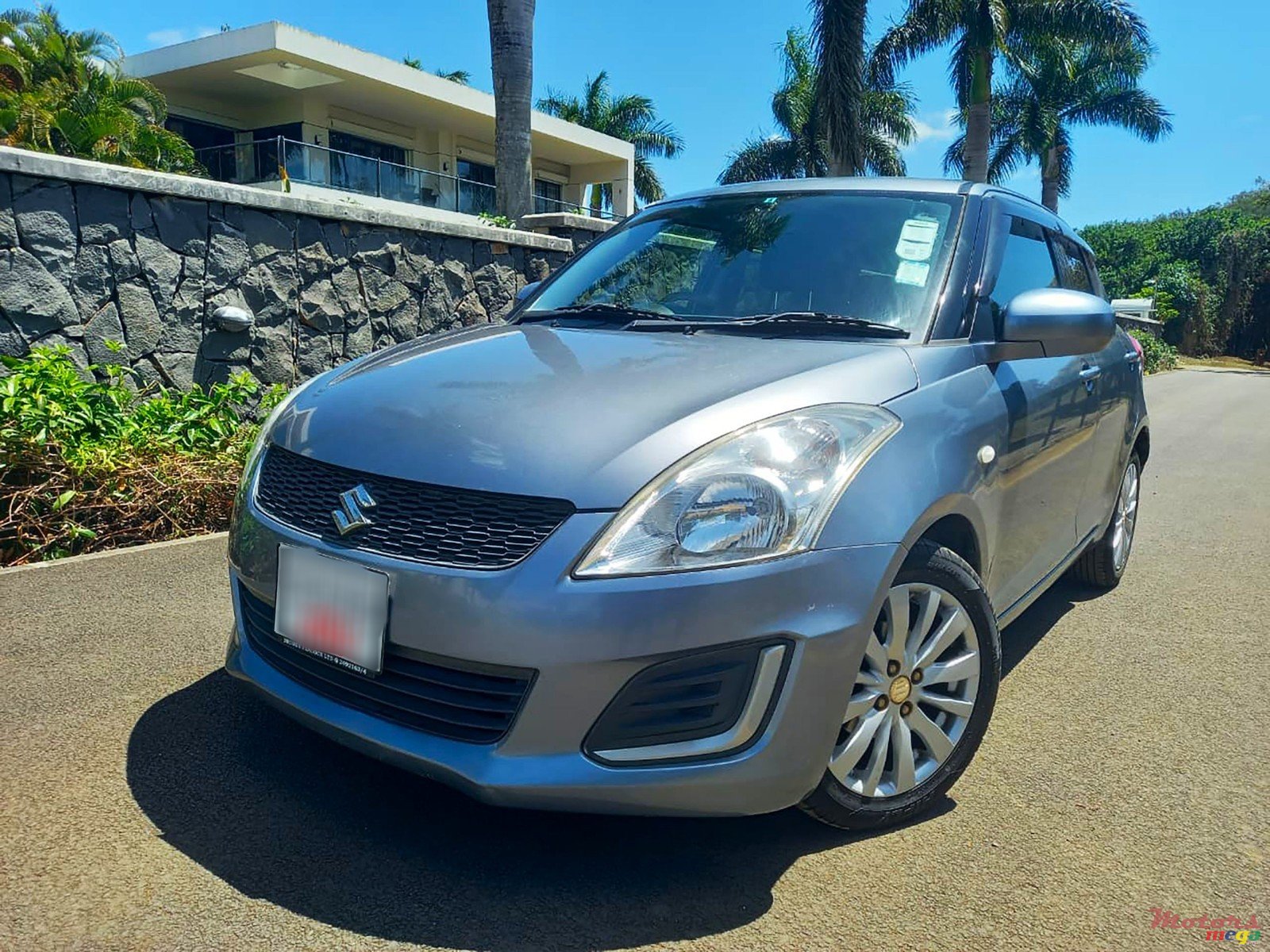 2013' Suzuki Swift 1.2 photo #2