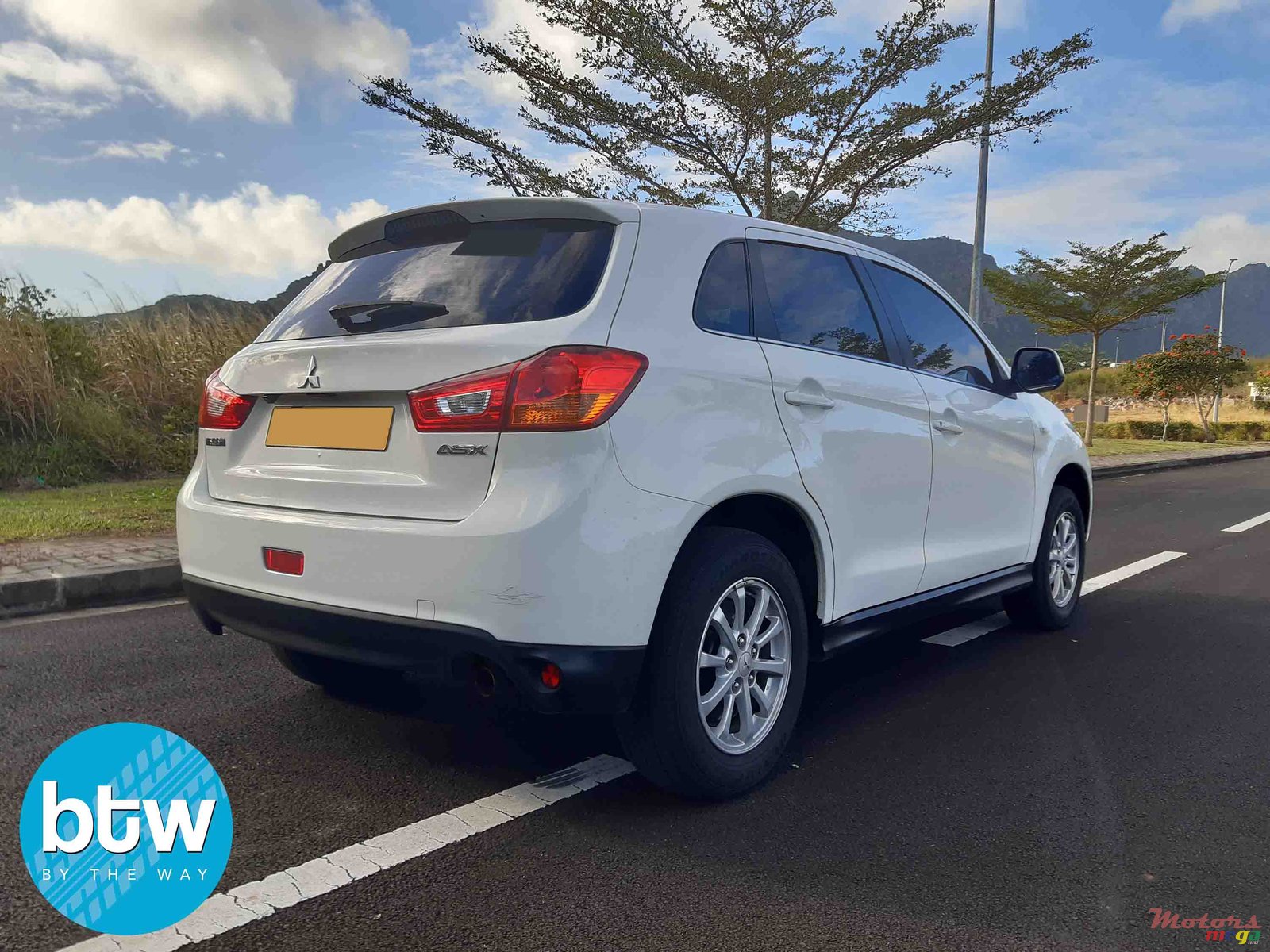 2016' Mitsubishi ASX photo #2