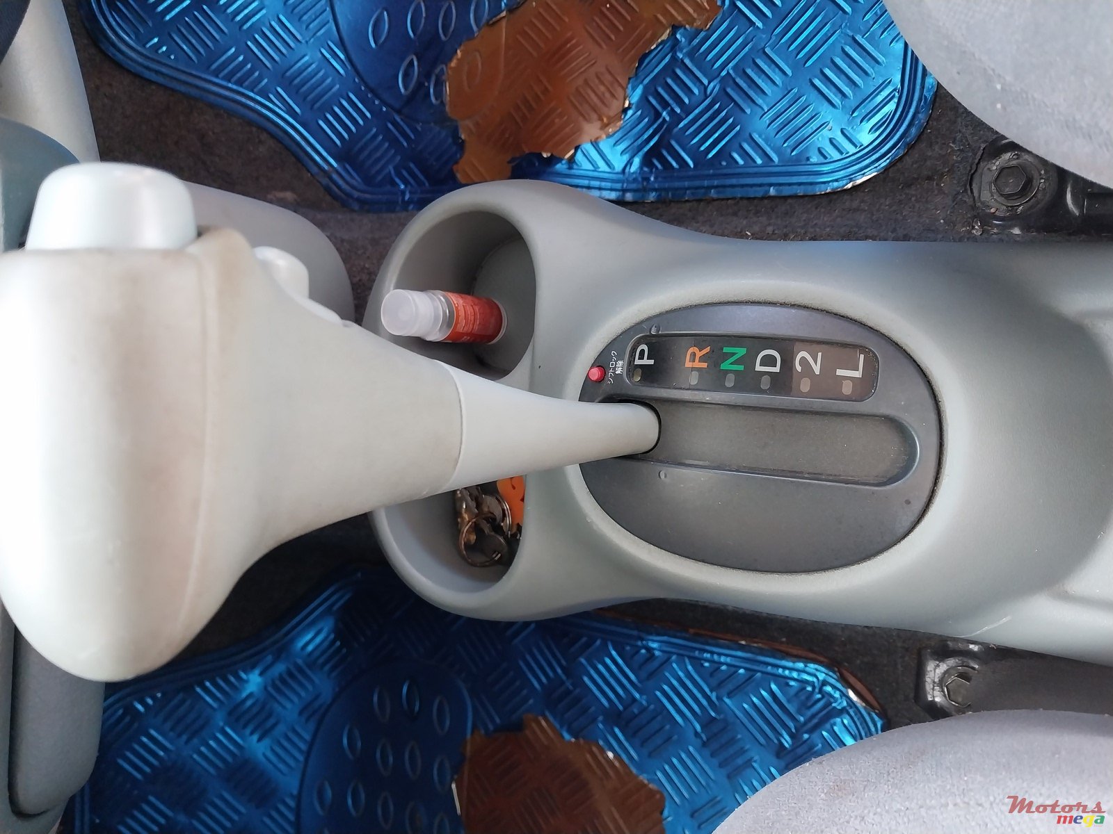 2001' Toyota Vitz photo #6