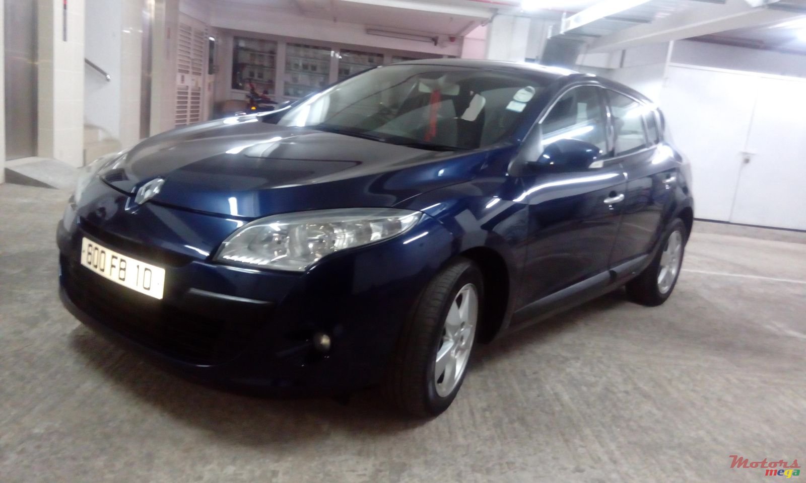2010' Renault Megane photo #1