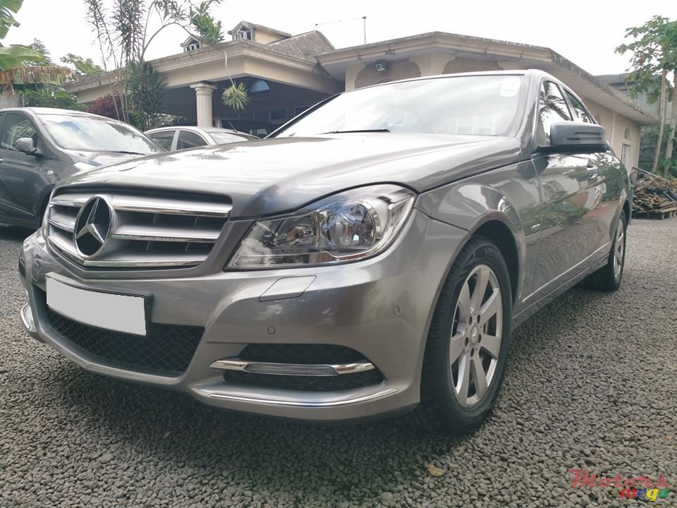 2012' Mercedes-Benz C-Class C180 Kompressor photo #3
