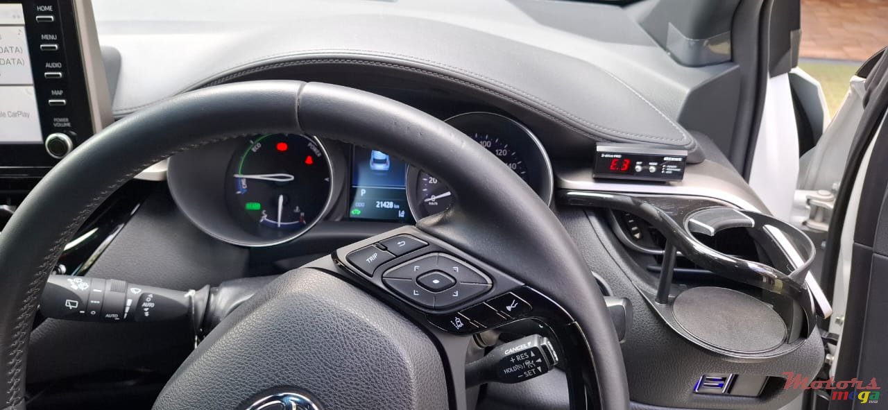 2021' Toyota C-HR photo #5