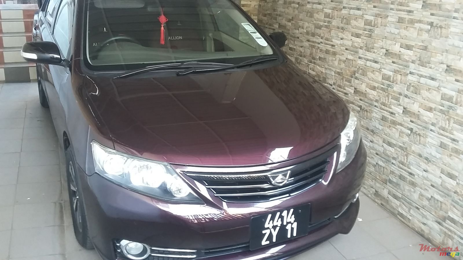 2011' Toyota Premio photo #2