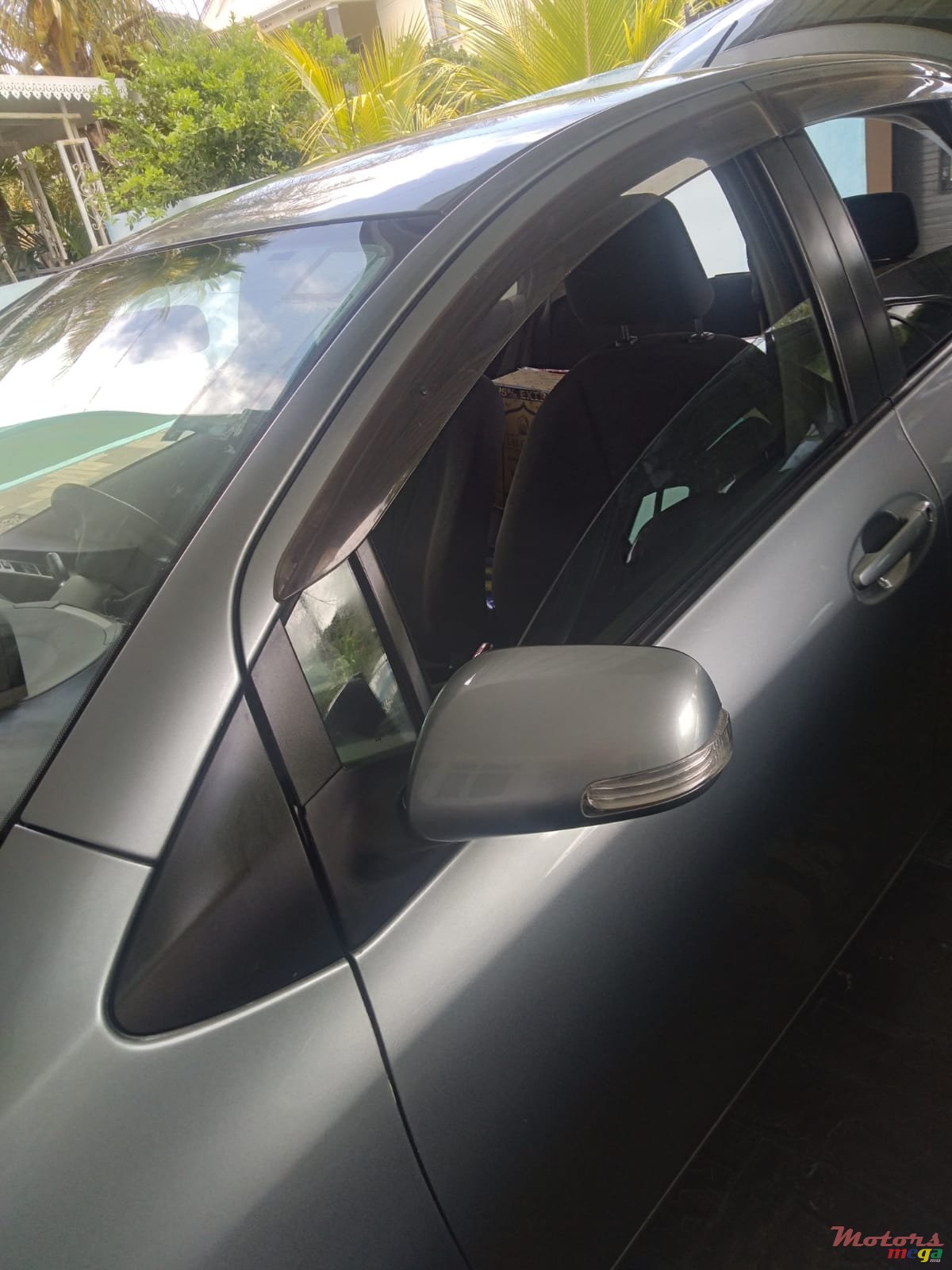 2008' Toyota Vitz photo #1