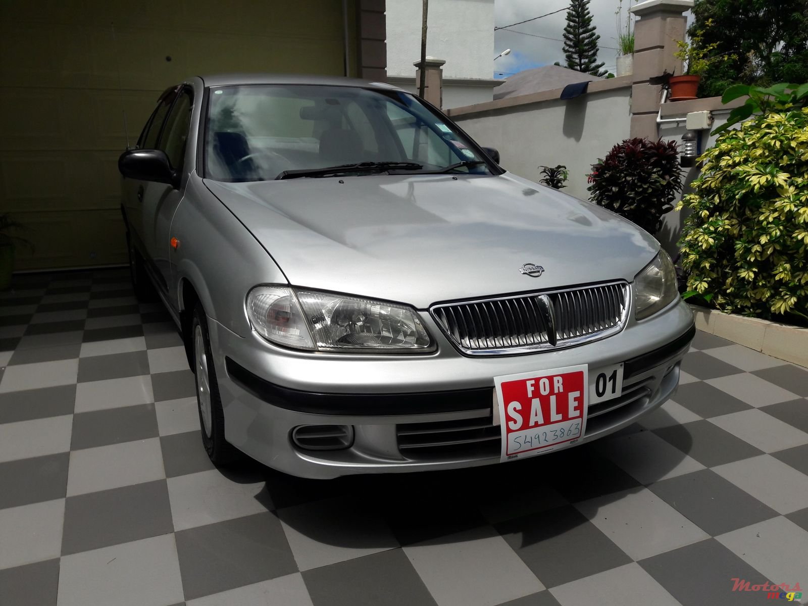 2001' Nissan Sunny photo #2