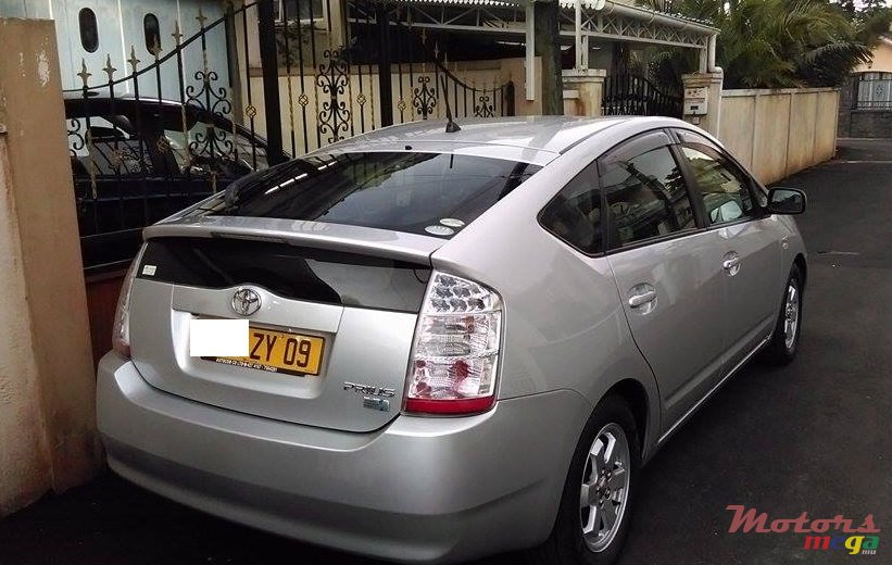 2009' Toyota Prius Hybrid photo #2