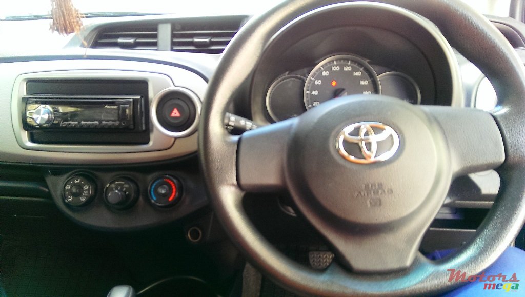 2012' Toyota Vitz photo #4