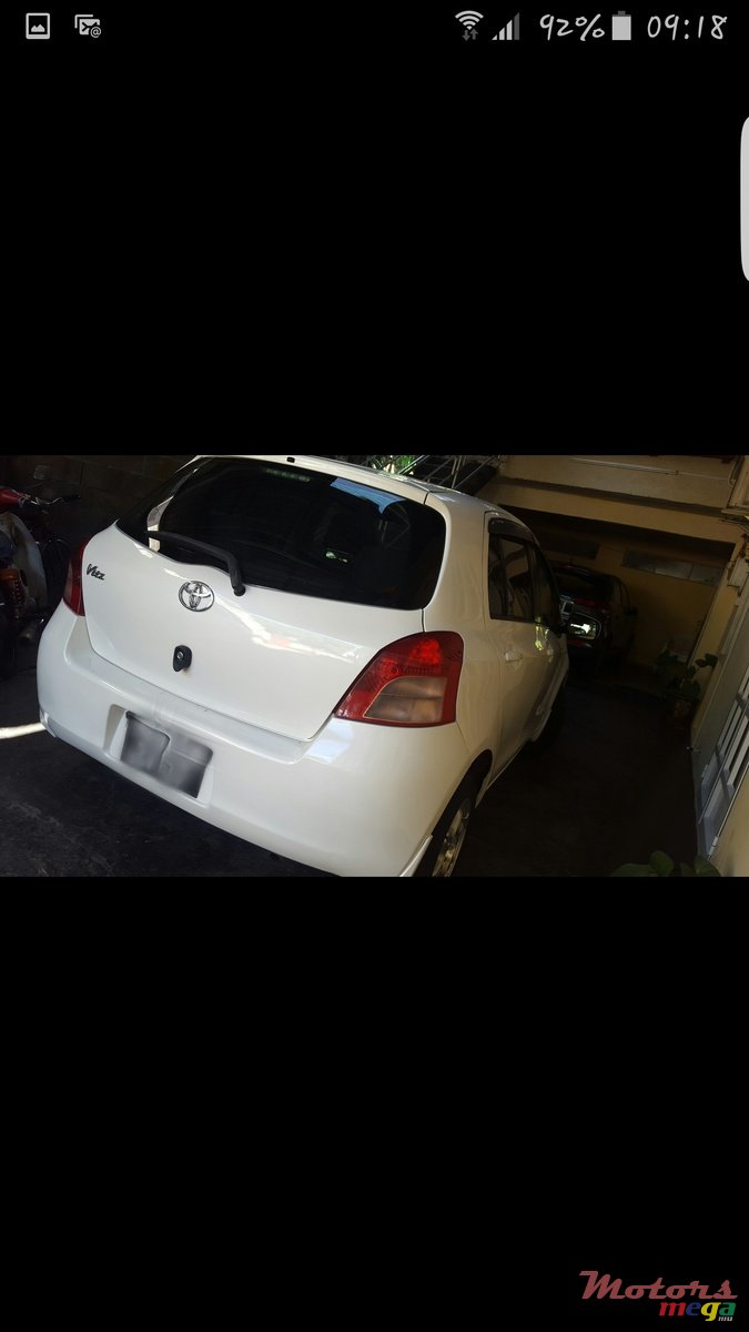 2007' Toyota Vitz photo #2