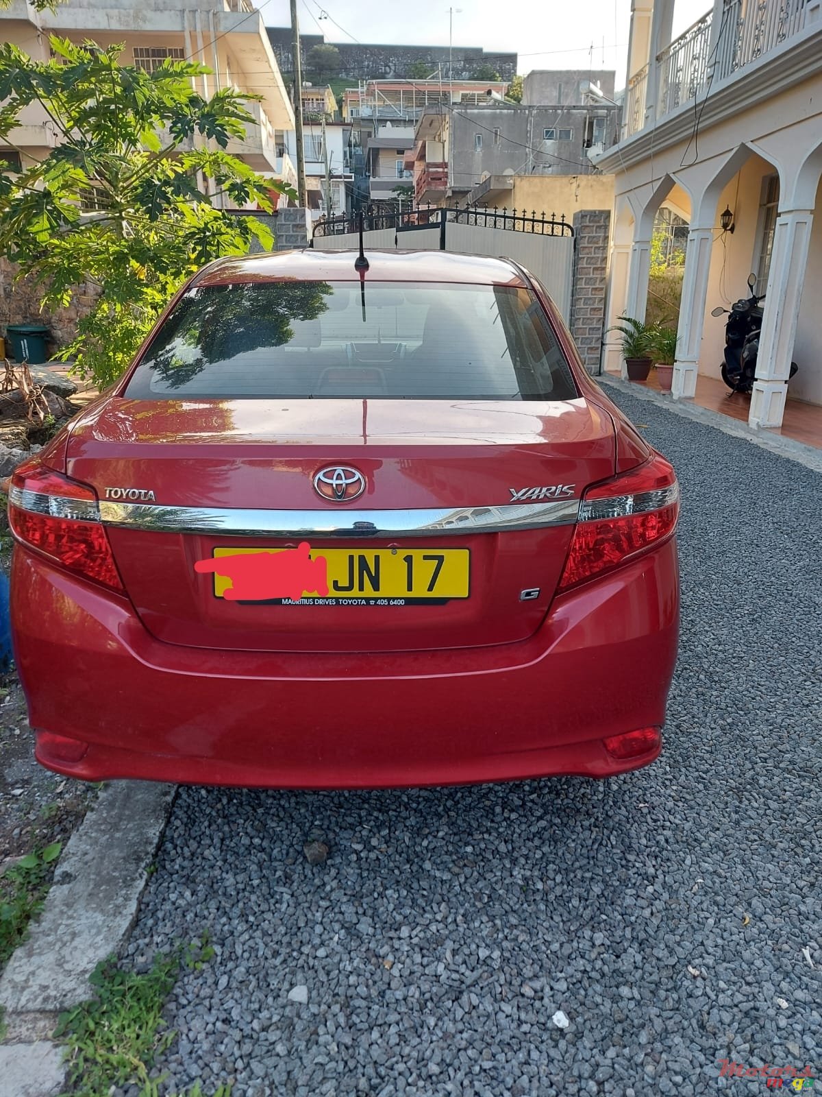 2017' Toyota Yaris photo #2