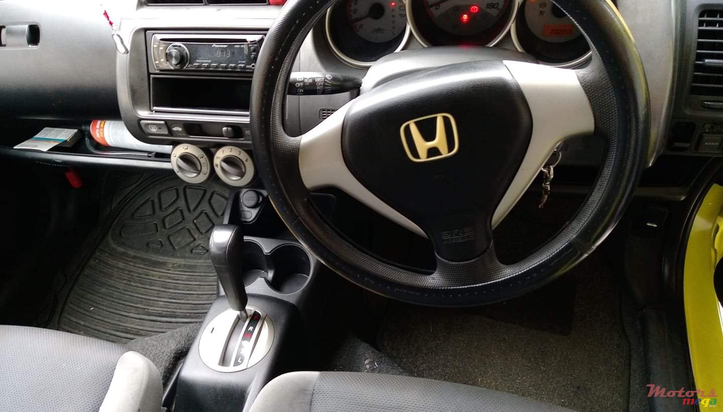 2005' Honda Fit photo #6