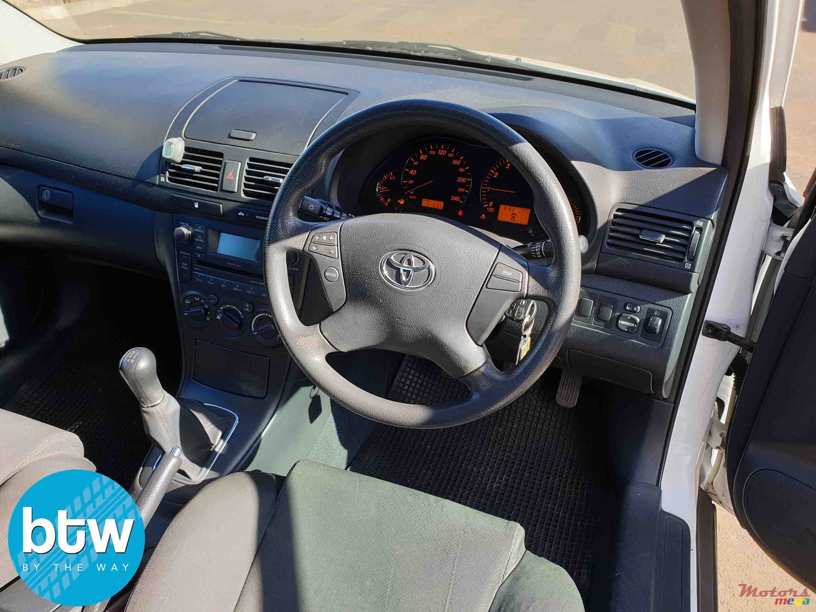 2009' Toyota Avensis photo #6