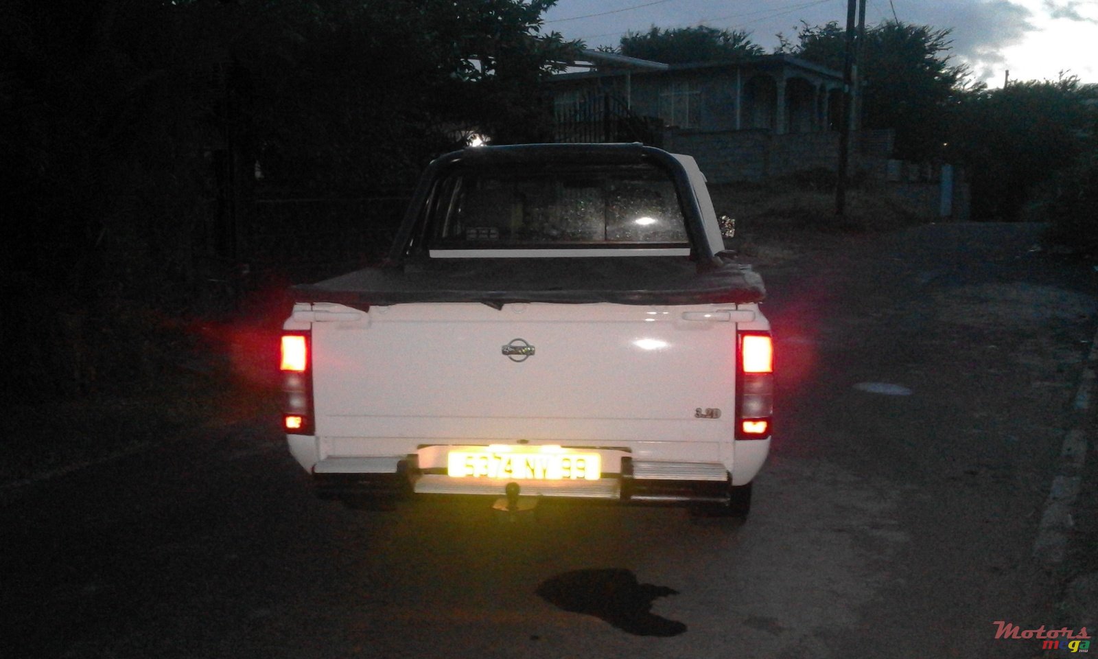 1999' Nissan Hardbody photo #2