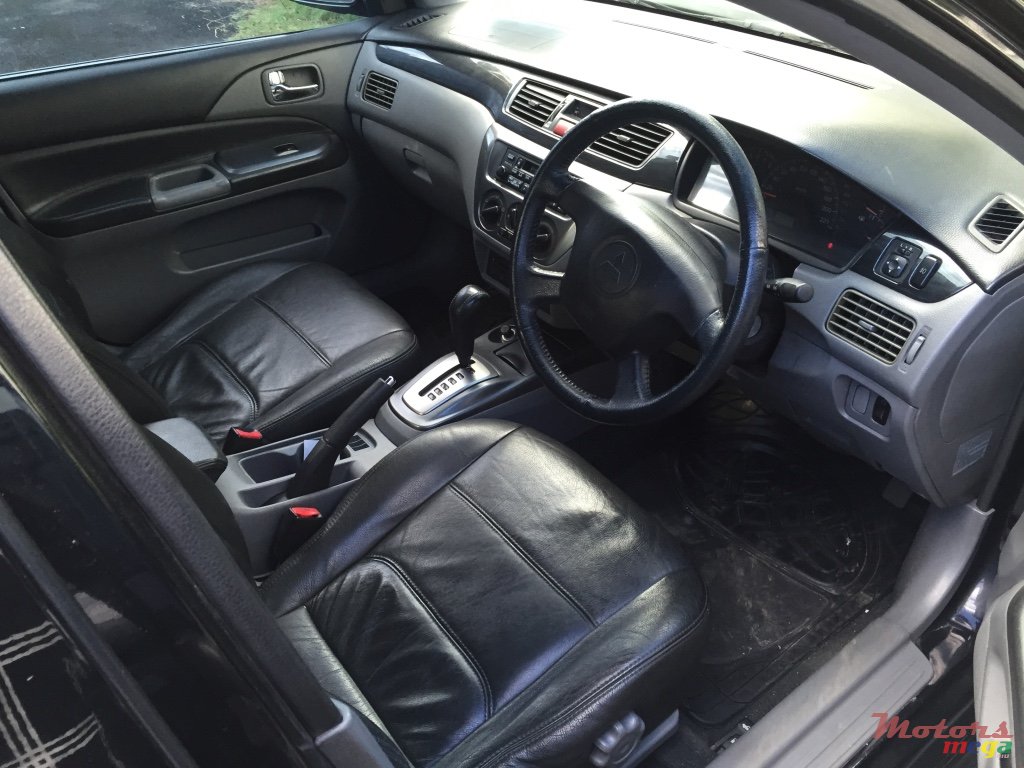 2006' Mitsubishi Lancer photo #5