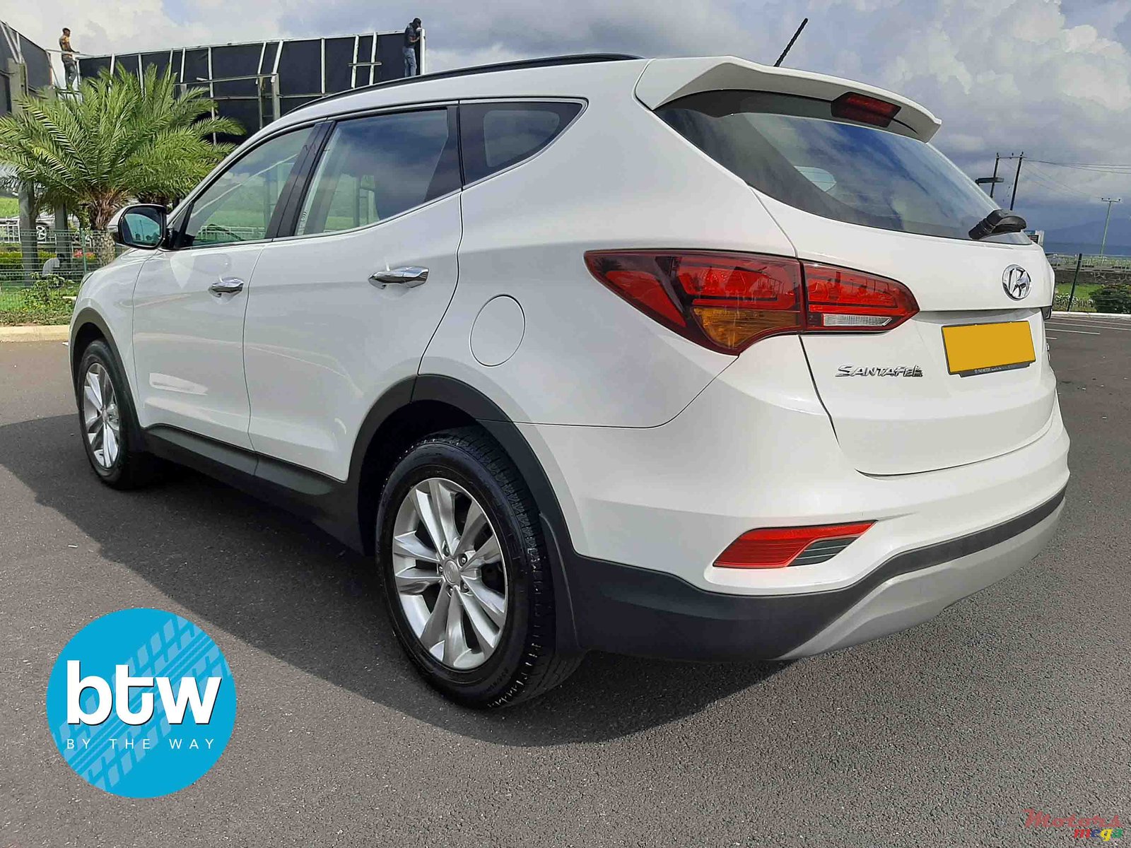 2016' Hyundai Santa Fe photo #3