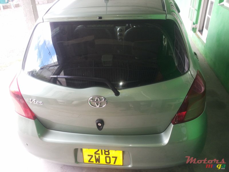 2007' Toyota Vitz photo #3