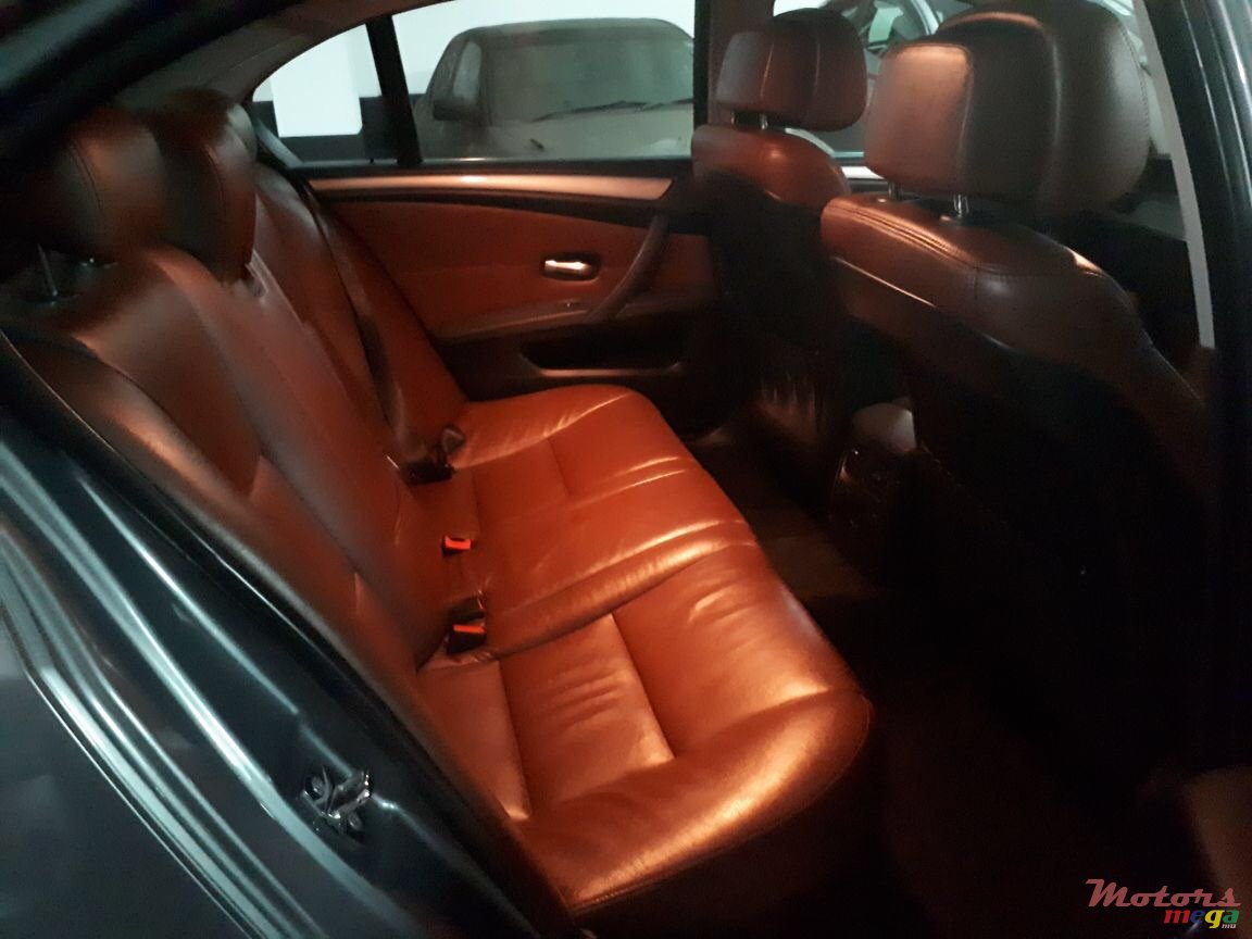 2009' BMW 523 photo #1
