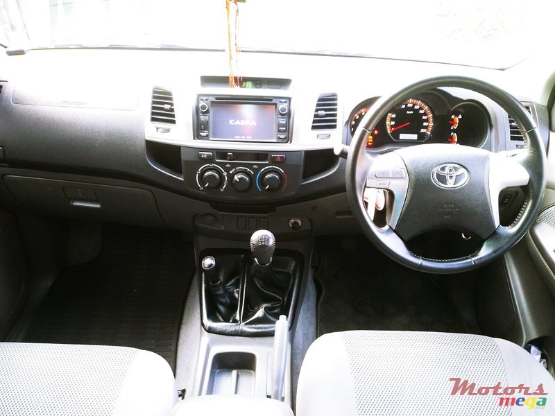 2015' Toyota Hilux 4x4 3.0turbo intercooler photo #5