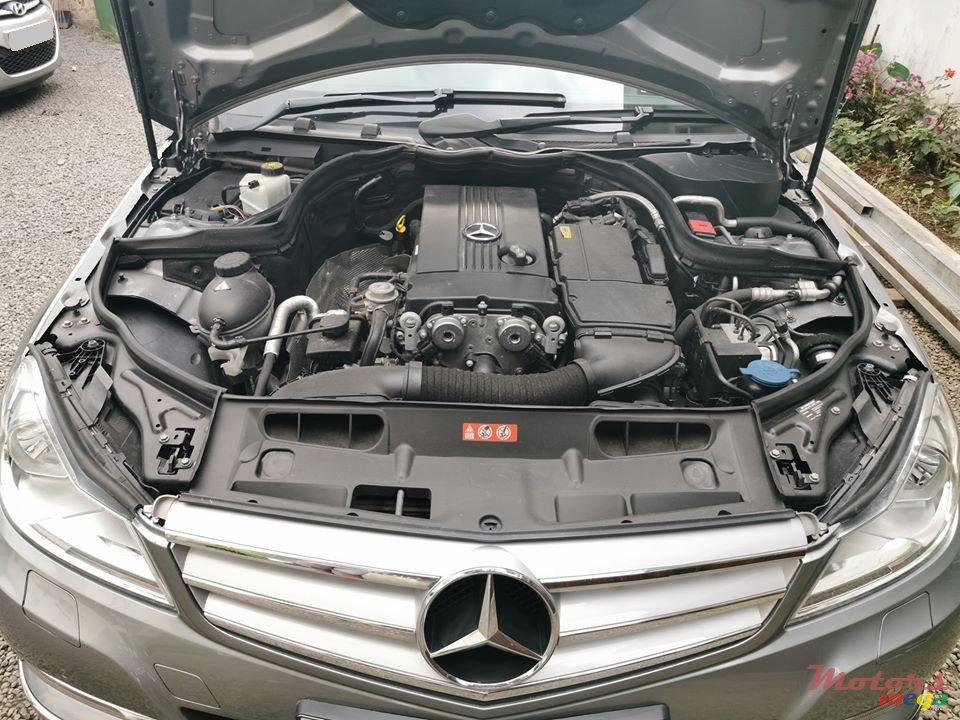 2012' Mercedes-Benz C-Class C180 Kompressor photo #5