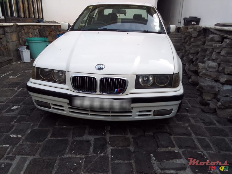 1993' BMW 318 photo #3