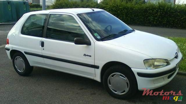 2001' Peugeot 106 Equinoxe photo #1