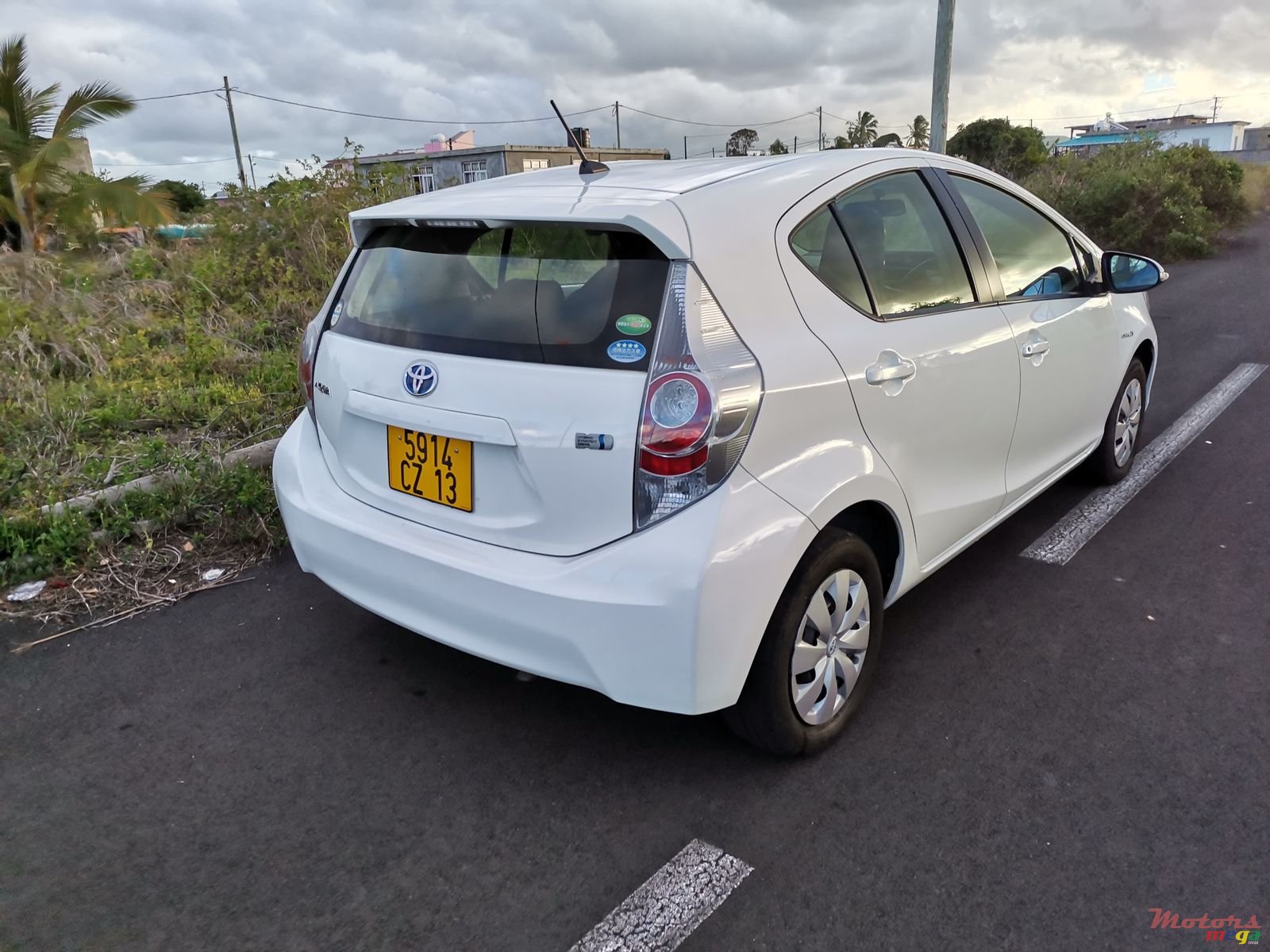 2013' Toyota Aqua photo #3