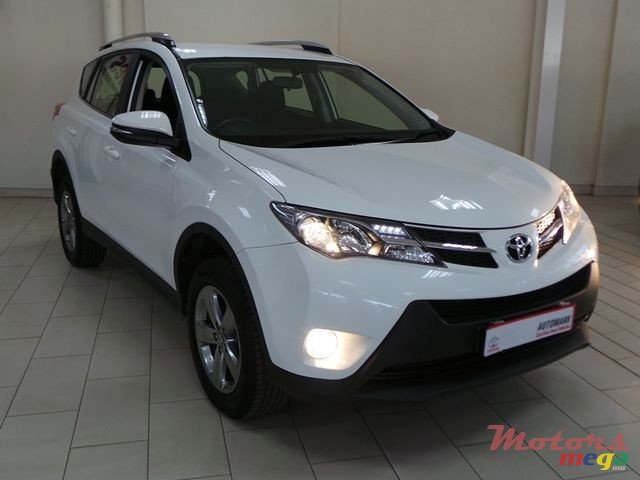 2015' Toyota RAV4 photo #1