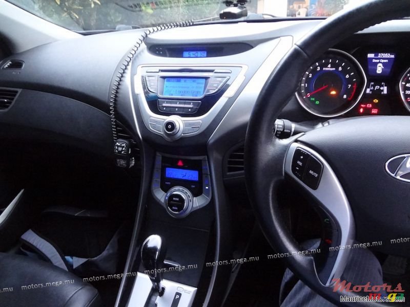 2012' Hyundai Elantra photo #3