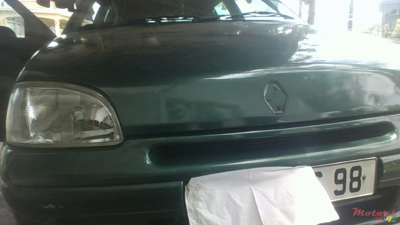 1998' Renault Clio photo #1