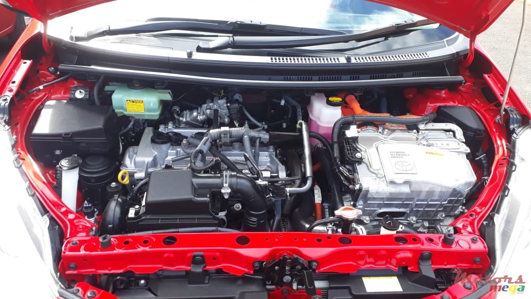 2016' Toyota Aurion Aqua photo #5