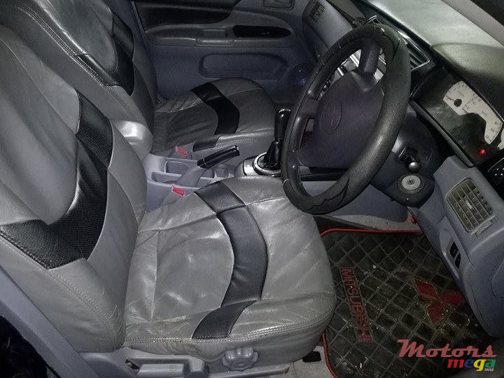 2003' Mitsubishi Lancer photo #4