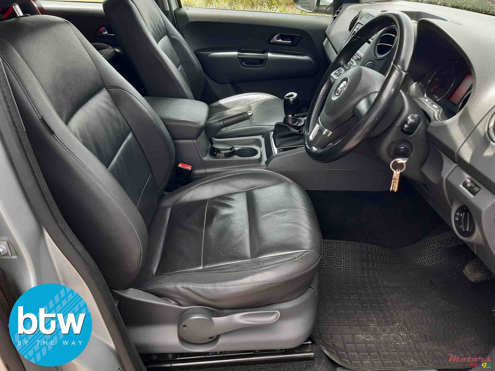 2015' Volkswagen Amarok 4X2 photo #4