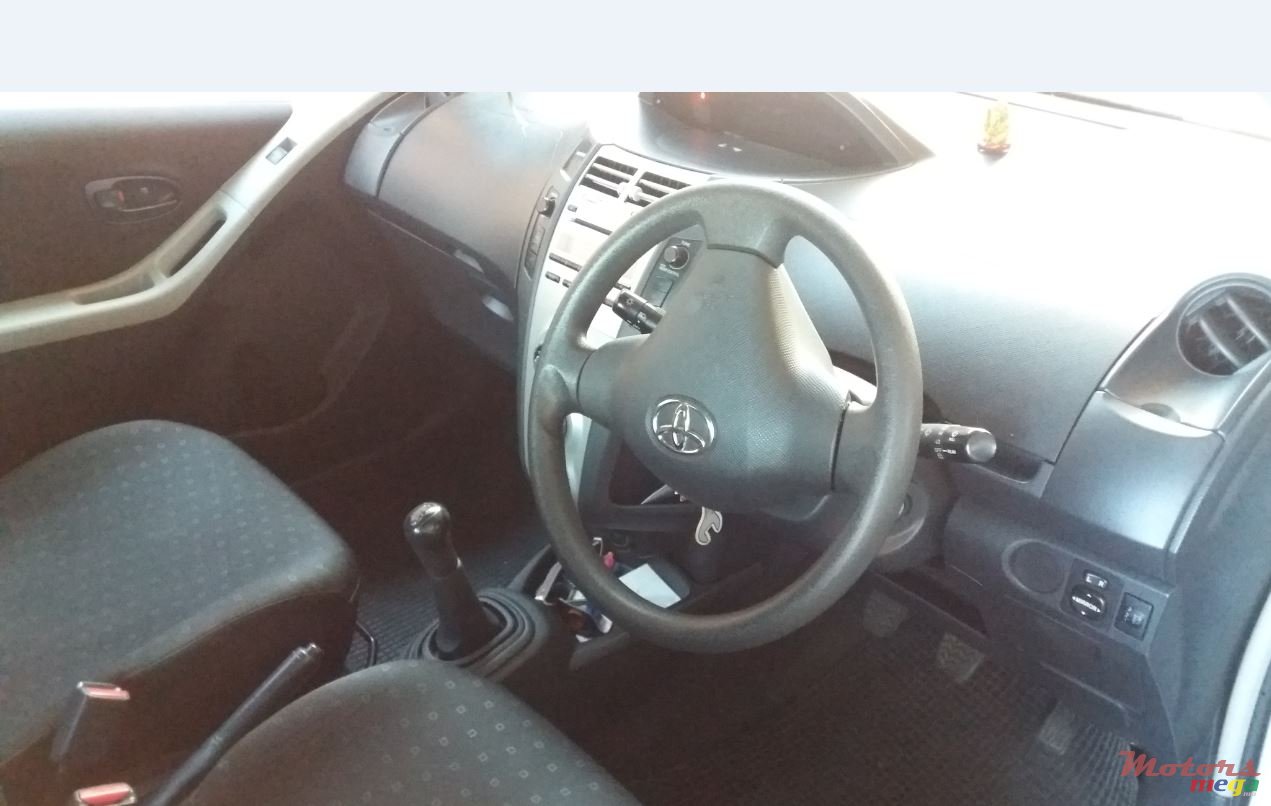 2007' Toyota Yaris photo #3